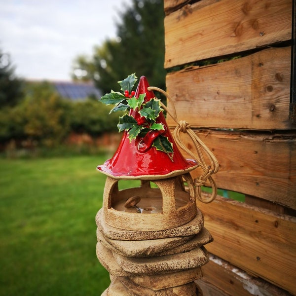 Vogelhaus Rotkäppchen, Keramikvogelhaus zum stecken, stellen oder hängen, Weihnachtsgeschenk, Einweihungsgeschenk, Keramik handgemacht