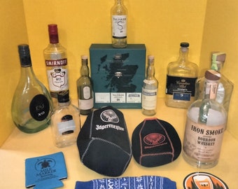 15 liquor alcohol collectibles (glass bottles, box, etc) + 370 cocktail recipes!