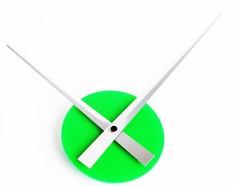 Horloge murale minimaliste, Décoration pour la maison et le bureau, Cadeau de pendaison de crémaillère, Horloge murale moderne + aiguilles EN ARGENT 8.66 « / 22cm