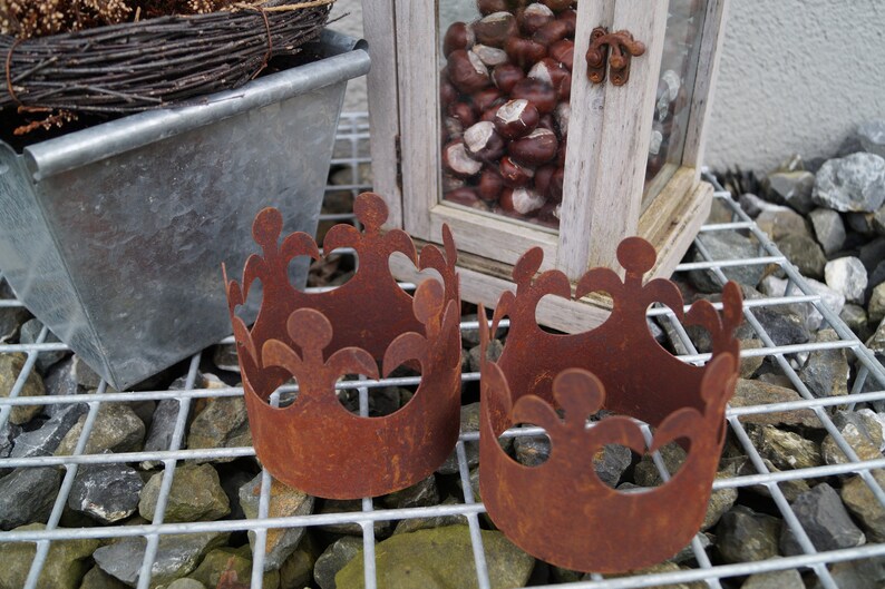 rusty, beautiful crowns for your garden, medium size, crowns made of patina, 11 cm, garden decoration, patio decoration in rust image 5