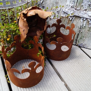 rusty, beautiful crowns for your garden, medium size, crowns made of patina, 11 cm, garden decoration, patio decoration in rust image 1