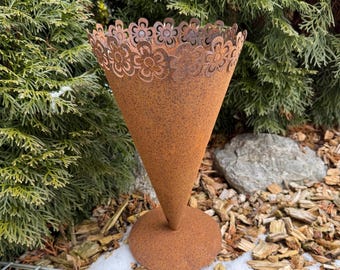 Bolsa de flores en un plato, decoración de jardín, óxido, pátina de óxido, cuenco para plantas, jardinera, decoración oxidada, pátina de óxido, maceta