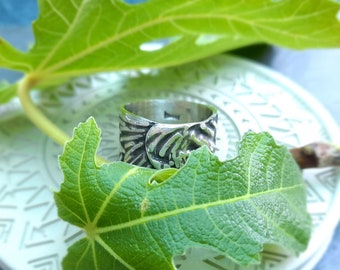 bague à bande solide « Fireworks » en argent 999, noircie