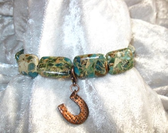 Elastic Jaspis bracelet with bronze horseshoe charm