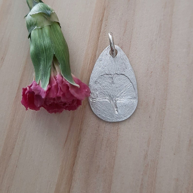 Pendentif en argent fin avec une véritable feuille de ginkgo en relief en forme de larme, unique image 5