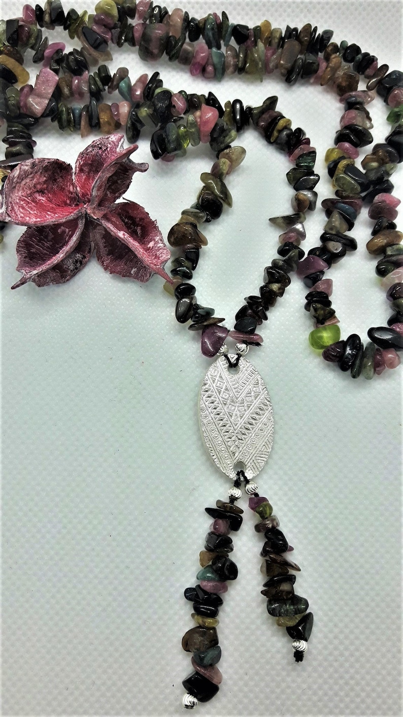 Gemstone necklace with tourmaline splinters and noble intermediate element made of 999 silver patterned on both sides