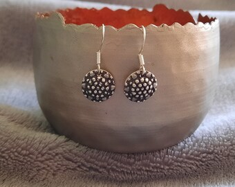 Earrings with dot pattern made of 999 silver