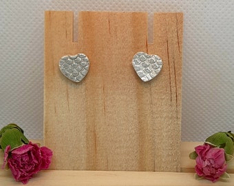 Heart earrings made of recycled fine silver with fish scale pattern