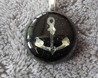 Black glass pendant with anchor glass fusing