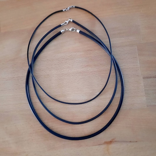 Kautschuk-Collier ab 10,49 Euro, Verschluss aus 925 Silber, verschiedene Längen und Stärken