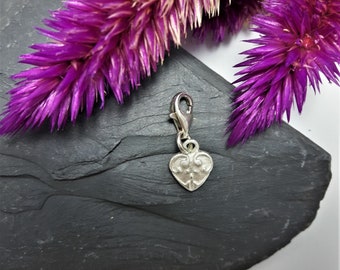 Sweet heart charm in 999 silver, patterned, great for Oktoberfest & Co.