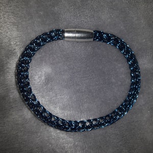 Bracelet hand knitted in blue wire, Winkinger knit image 2