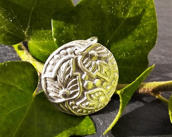 round silver pendant with ivy leaves, 999 silver, matt silver