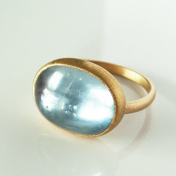 Aquamarine ring made of 750 and 900 gold, oval cabochon, width 57, unique piece by Christiane Wendt, ring for friend of the sea
