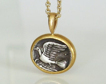 Munthanger, duif en hersenschim, 750 en 900 goud, vredesduif, zilveren munt uit het oude Griekenland, uniek stuk van Christiane Wendt