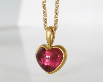 Frambooskleurige toermalijn harthanger, gerecycled 750 en 900 goud, uniek stuk van Christiane Wendt