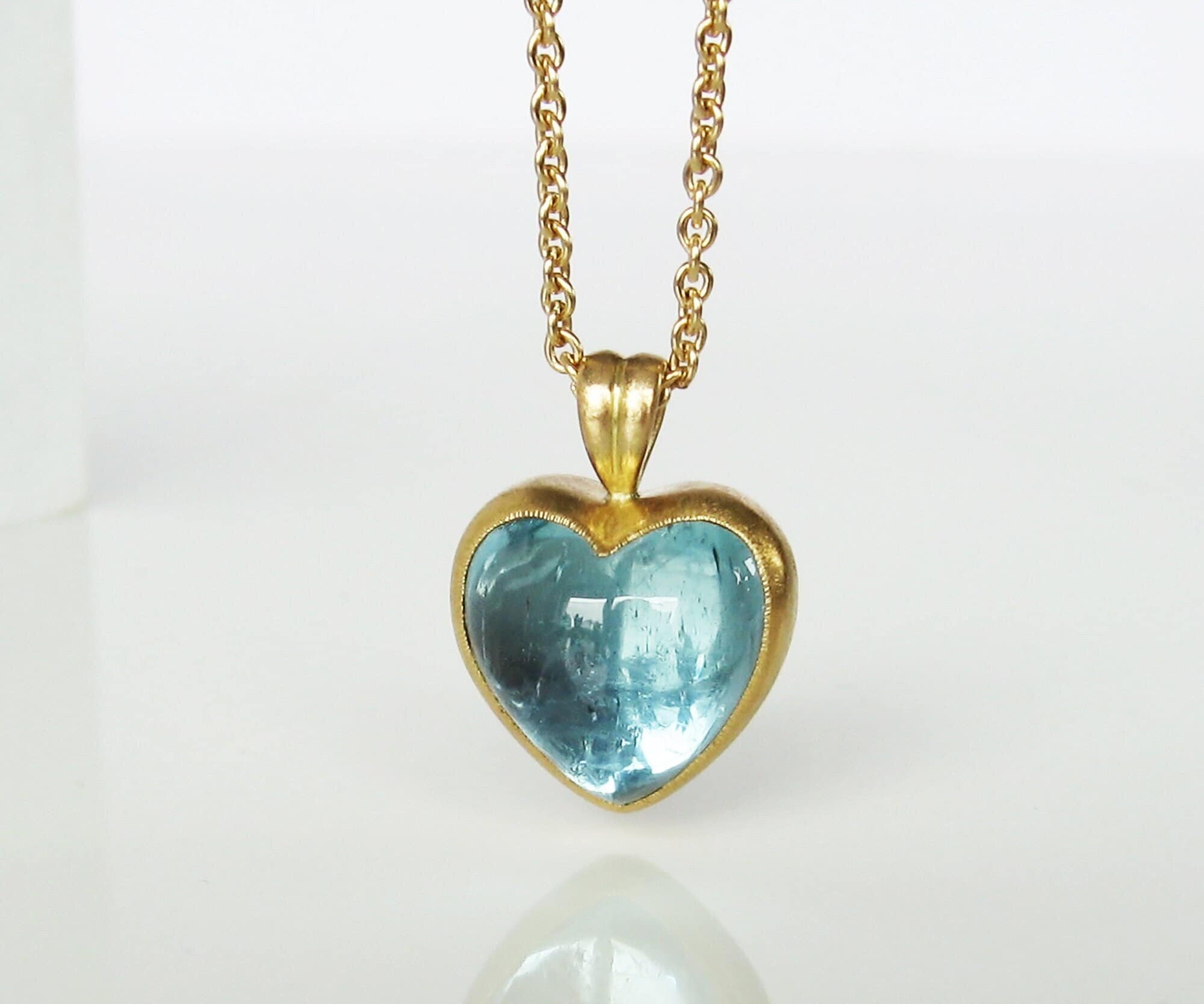 Aquamarine heart pendant, 750 and 900 gold, sea blue heart pendant, aquamarine heart cabochon, unique piece by Christiane Wendt