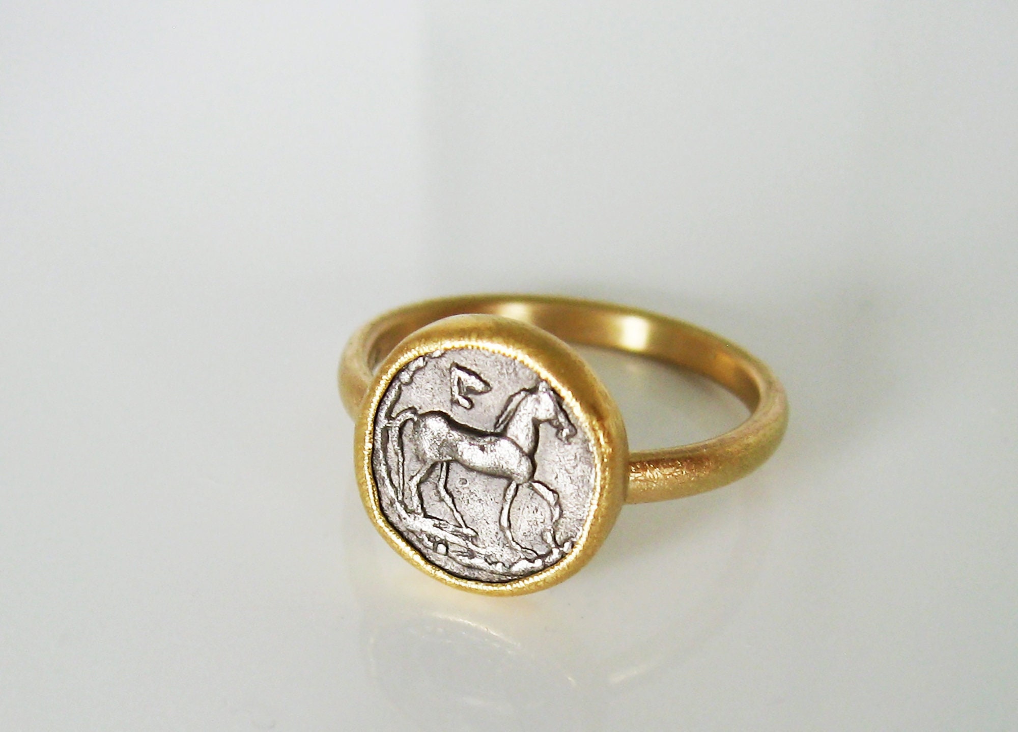 Horse signet ring shop