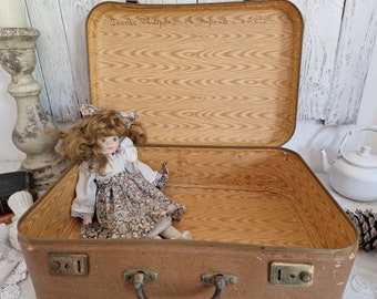 Large old cardboard suitecase, travel case, French vintage bagage