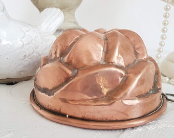 Antique French copper jelly or cake mold / diam 5" - 13cm / rustic kitchen wall decor / copper ware