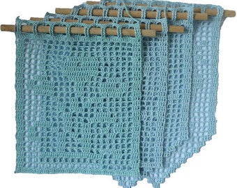Fensterbild 16x23cm / 16x19cm Fensterschmuck hellblau gehäkelt crochet Baumwolle