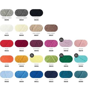 Könnte beinhalten: Eine Farbkarte mit Garnproben und entsprechenden Nummern. Die Garnfarben umfassen Grau, Weiß, Beige, Rot, Rosa, Orange, Gelb, Grün, Blau und Hellblau.