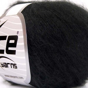 30g Strickgarn Ice Yarn sehr fein 300m 60,00EUR/kg schwarz  683