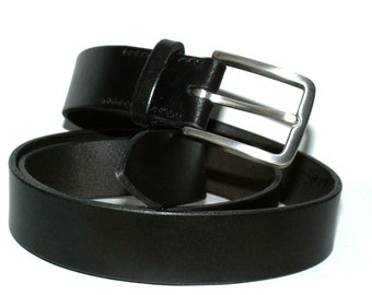 35 mm wide supple leather belt with elegant, satin-finished stainless steel belt buckle // available from XS to XXL / high-quality hand-stitching