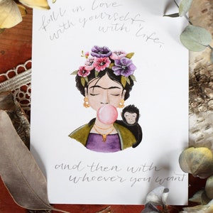 Frida Kahlo - avec couronne de fleurs, singes et chewing-gum