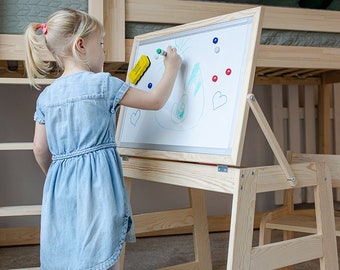 Table avec chaise, accessoires/tableau magnétique, aimants, stylos, éponge, bureau pour petits enfants