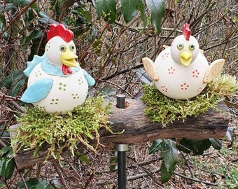 Gartenkeramik Gartendeko Muttertag Frühlingsdeko "Zwei lustige Küken" Keramikstele Beetstecker weiß blau orange mit Punkten Huhn Hahn