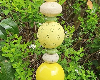 Gartenkeramik Gartenstele Beetstecker Gartendekoration gelb grün Schlüsselblume Krönchen Krone
