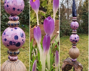 Gartenkeramik Gartenstele Keramikstele Beetstecker Kugeln in rosa und blau mit Rebholz