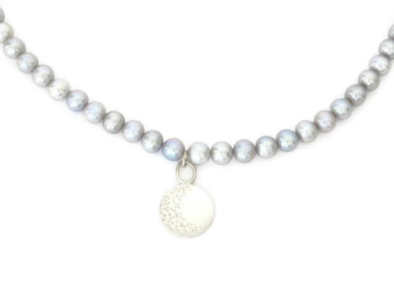 Natural pearl necklace with pendant made of sterling silver. Necklace made of elegant gray pearls with a silver chain pendant, handmade image 2