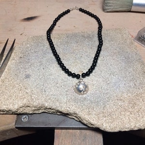 Pendentif de collier de tourmaline noire en argent sterling avec chaîne d'orfèvrerie de fleurs et de fleurs faites à la main perles de 6 mm image 8