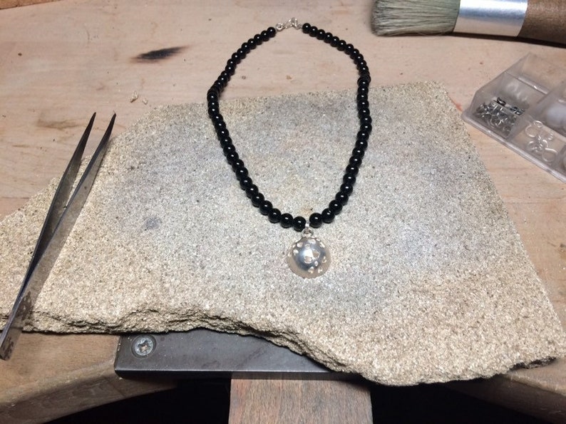 Pendentif de collier de tourmaline noire en argent sterling avec chaîne d'orfèvrerie de fleurs et de fleurs faites à la main perles de 6 mm image 8