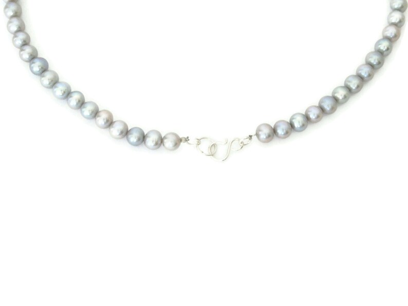 Natural pearl necklace with pendant made of sterling silver. Necklace made of elegant gray pearls with a silver chain pendant, handmade image 4