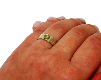 Silver rings for women with peridot, silver ring green stone, ring with green stone, olivine, peridot, hammered silver ring, wide ring