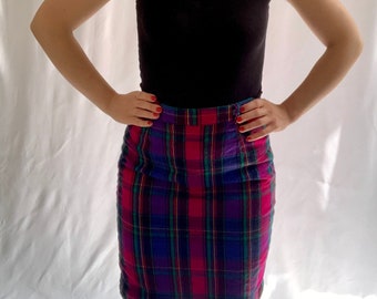 Vintage wool neon tartan knee length mini skirt by Libra 6-8 waist approx 24”