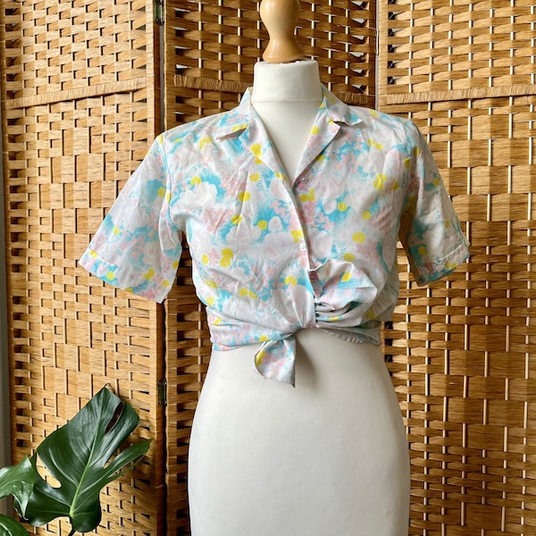 1970s psychedelic faded pastel cottagecore button up mod shirt, size XS S 6 8