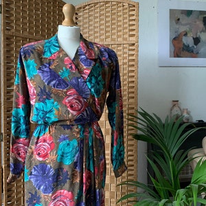 1980s incredible 100% silk floral wrap shirt dress by Liz Clairborne, size 8 10 XS S
