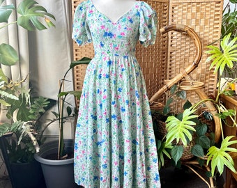 1980s meadow print midi dress XS //Perfect white floral romantic cinched waist puff sleeve princess dress, by Berkeley Square, size 8 10