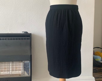 Vintage 1980s LOUIS FERAUD designer black midi pencil skirt, size S 10 waist 28”