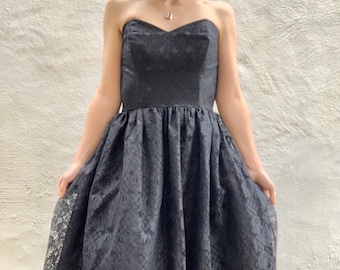 FABULOUS 1980s does 1940s strapless sweetheart neckline black lace goth prom dress  size 8 10 XS S