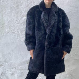 Zwarte jas van namaakbont uit de jaren 80 S M // Geweldige Franse powerdressing halflange noir fantastische vintage statement jas maat 10 12