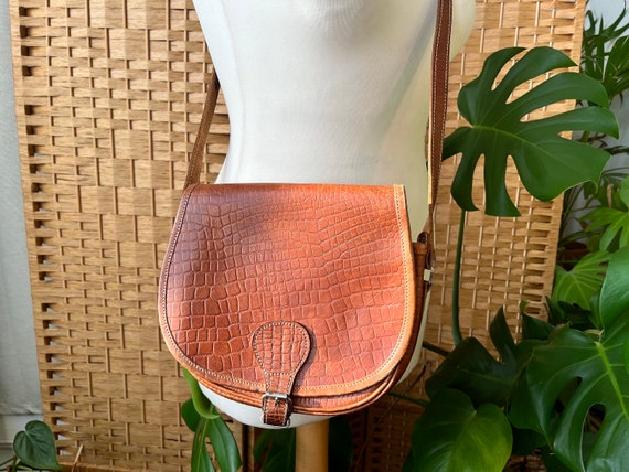 1970s tan brown real leather saddle bag, shoulder… - image 2