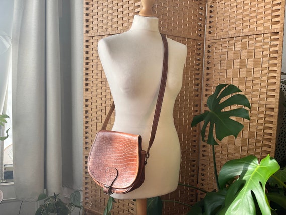 1970s tan brown real leather saddle bag, shoulder… - image 5