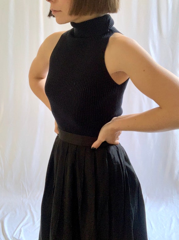 Vintage 1990s ribbed black 90% silk sleeveless tur
