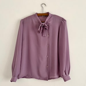 1980s lavender purple puff sleeve pussybow button up fitted rockabilly blouse, size S M 10 12