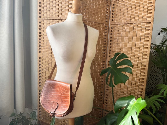 1970s tan brown real leather saddle bag, shoulder… - image 4
